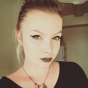 Meet your Posher, Kira